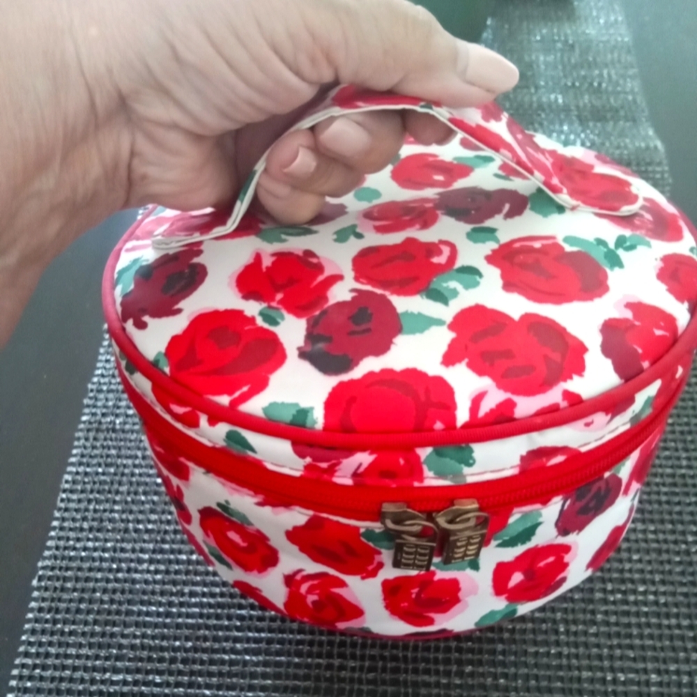 Elizabeth Arden Red Door Cosmetic Case
